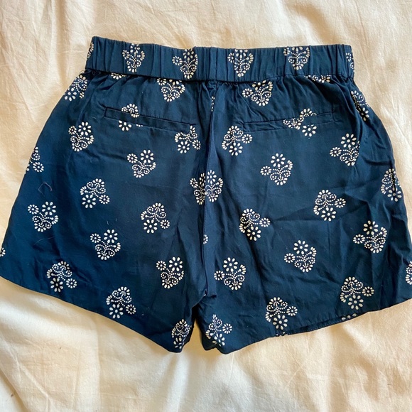 Madewell. Blue shorts with floral design pattern. - Picture 4 of 6